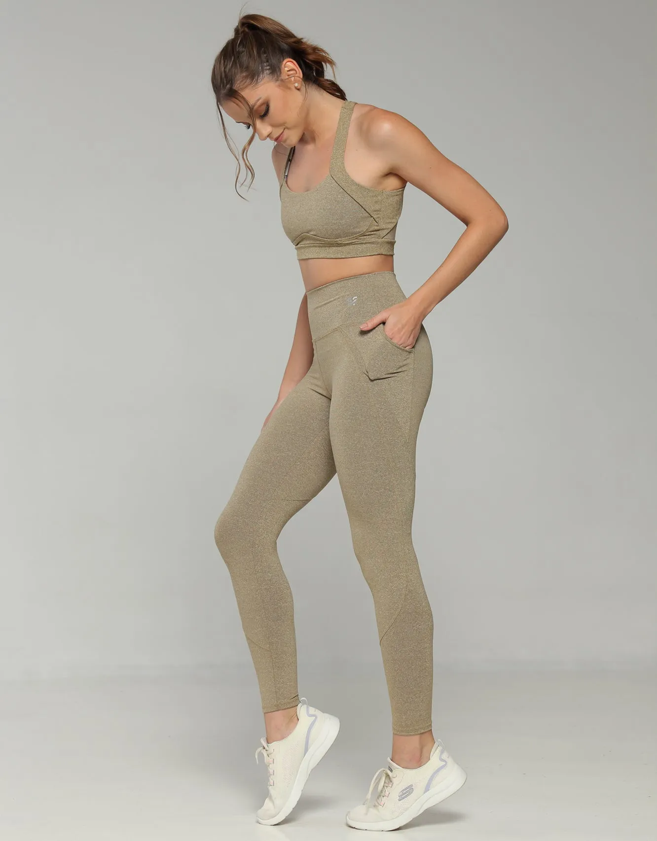 LEGGING TEXTURIZADO TIRO ALTO CON COMPRESIÓN MEDIA Y BOLSILLO LATERAL